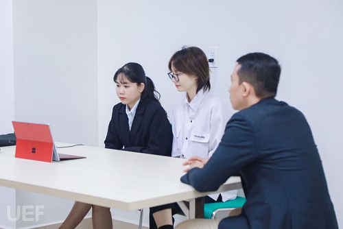 UEFers join interview for hospitality industry internship in Japan