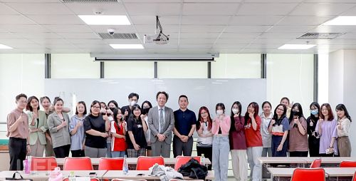 Keimyung University representatives (Korea) greet and meet with UEFers