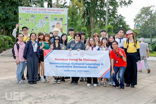 Taiwanese students explore and gain hands-on experience in Cu Chi Tunnels
