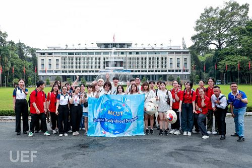 An interesting Sai Gon tour for students from Ming Chi University of Technology with UEF “tour guides”