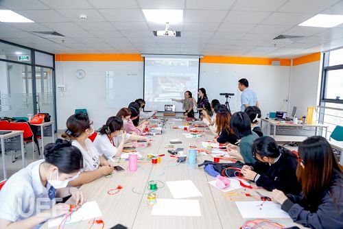 UEFers experience Chinese knotting and martial arts in the Chinese Online Studying Abroad Course