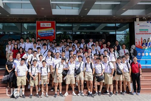 UEF students exchange with international students from Hwa Chong Institution (Singapore)