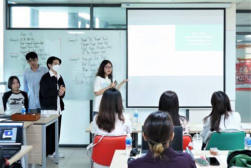 Marketing Students Partner with Social Enterprises at the “Social Impact Branding” Workshop