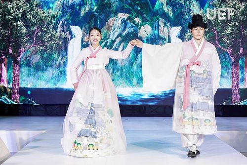 UEFers Admire and Explore the Cultural Values Behind Traditional Korean Costumes