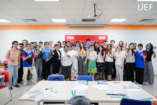 Plus 3 – 2025: U.S. students experience their first class at UEF