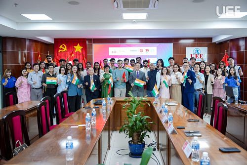 UEF welcomes a delegation of students from Christ University, India, for study and cultural exchange.