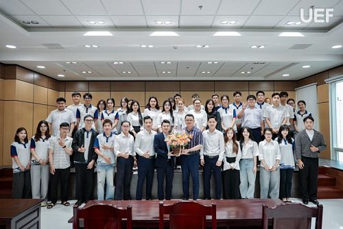 UEF students gain real-world, hands-on experience at Vietcombank Tan Dinh Branchs