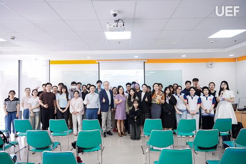 UEF students explore modern entrepreneurship with PUM Netherlands Senior Expert