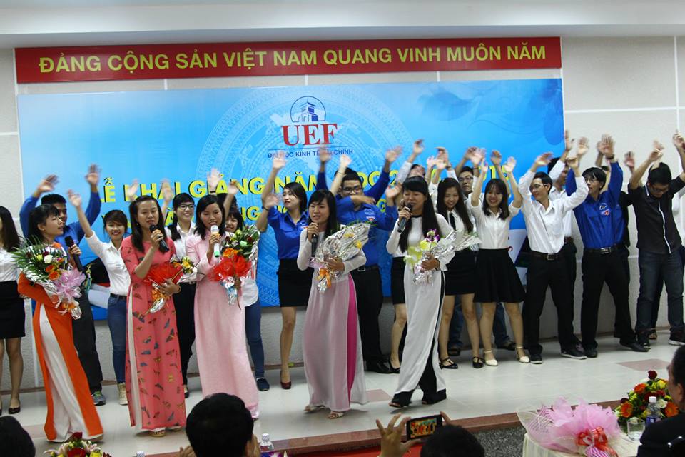 Giang vien hat tap the