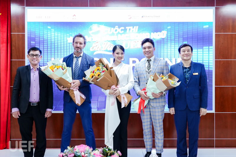 ÉN VÀNG 2024 - KHỞI TRANH VÒNG LOẠI SÔI NỔI, GẦN 100 THÍ SINH RA SỨC THỂ HIỆN KỸ NĂNG DẪN CHƯƠNG TRÌNH 30
