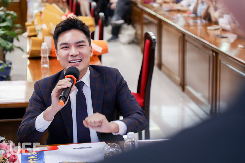 ÉN VÀNG 2024 - KHỞI TRANH VÒNG LOẠI SÔI NỔI, GẦN 100 THÍ SINH RA SỨC THỂ HIỆN KỸ NĂNG DẪN CHƯƠNG TRÌNH 196