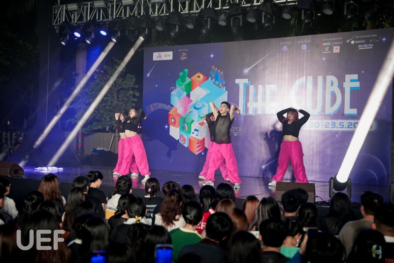 Vortex Showcase - The Cube 'chiêu đãi' UEFers những màn vũ đạo đẹp mắt ...