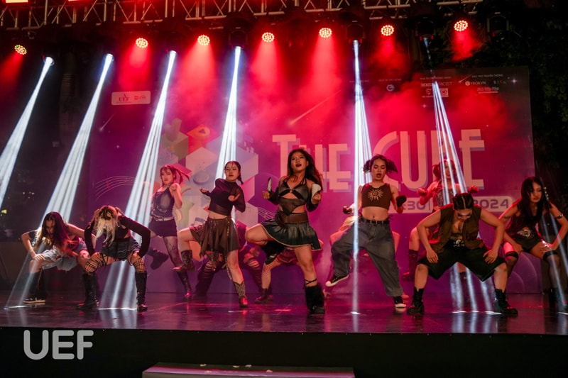 Vortex Showcase - The Cube 'chiêu đãi' UEFers những màn vũ đạo đẹp mắt ...