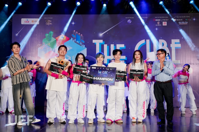 Vortex Showcase - The Cube 'chiêu đãi' UEFers những màn vũ đạo đẹp mắt ...