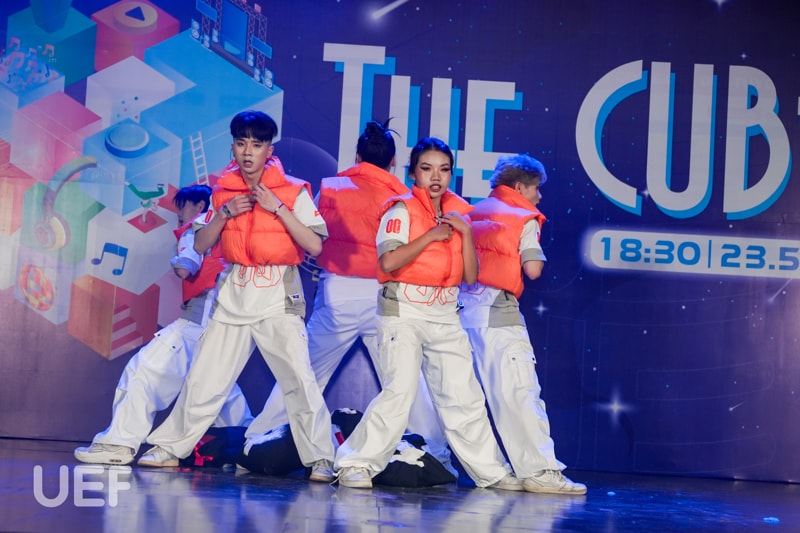 Vortex Showcase - The Cube 'chiêu đãi' UEFers những màn vũ đạo đẹp mắt ...