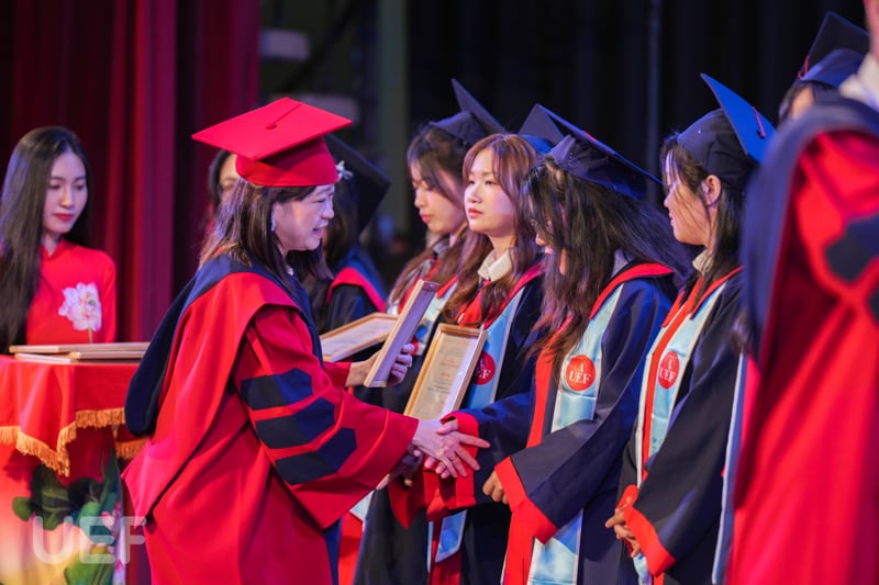 Graduation Ceremony 2024: UEF tự hào về bạn!