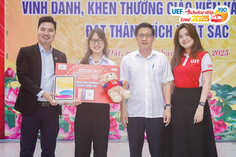 UEF đến Vũng Tàu trao iPad cho học sinh trúng thưởng minigame trong phiên livestream trên TikTok 3 traoIpad VungTau 10
