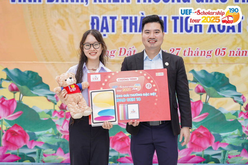UEF đến Vũng Tàu trao iPad cho học sinh trúng thưởng minigame trong phiên livestream trên TikTok 4 traoIpad VungTau 3