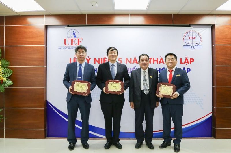 10 năm UEF phát triển