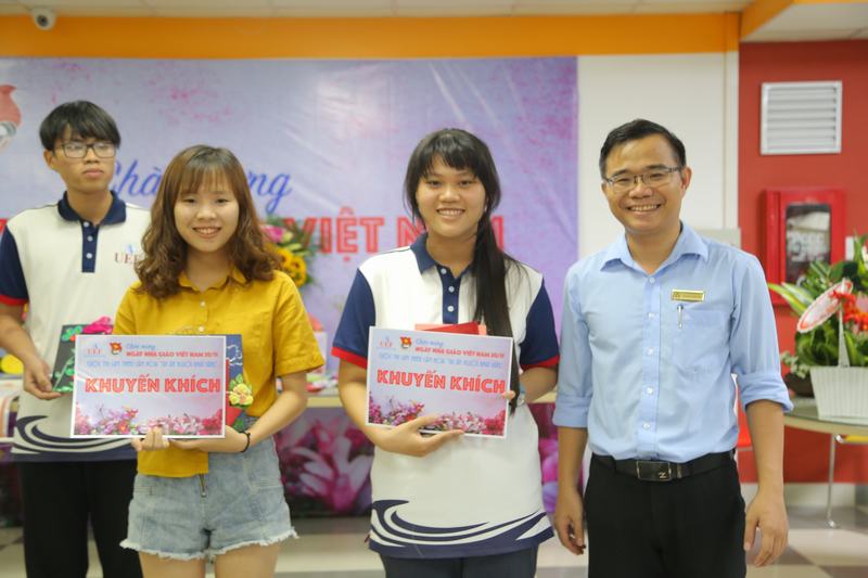 cắm hoa làm thiệp uef