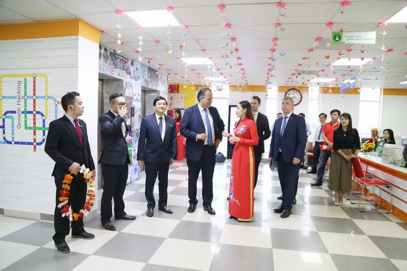 đón quốc vụ khanh Anh 4