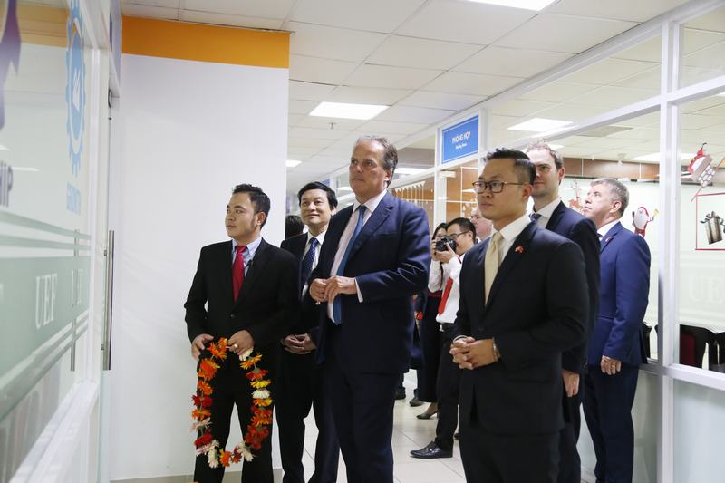 đón quốc vụ khanh Anh 5