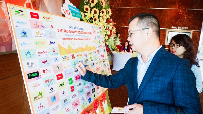 Ký kết doanh nghiệp 2018 29