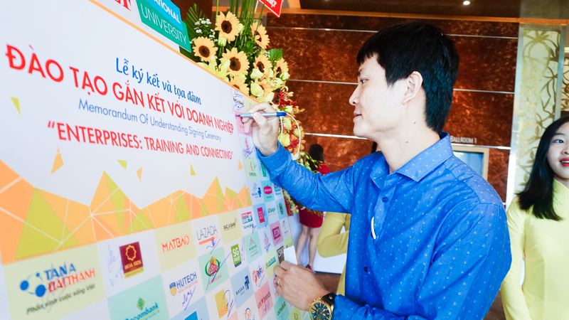 Ký kết doanh nghiệp 2018 23