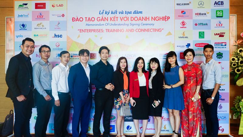 Ký kết doanh nghiệp 2018 19