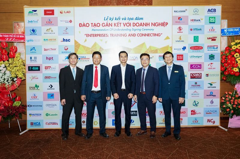 Ký kết doanh nghiệp 2018 28