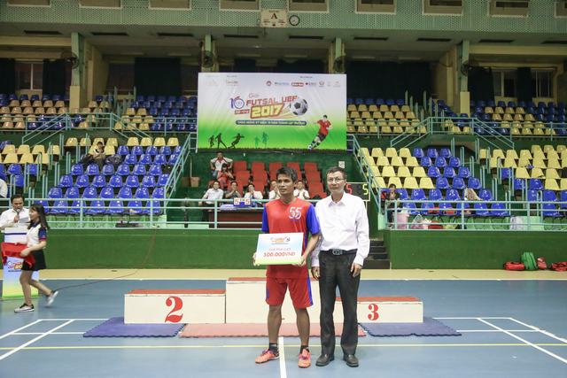 giải bóng đá 10 năm 8