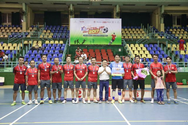 giải bóng đá 10 năm 6