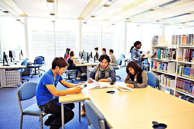 Cử nhân Đại học Gloucestershire (Anh Quốc) 2