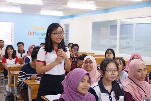 UEF giao lưu cùng USIM 