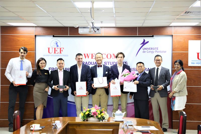 Học viên Pháp đặc biệt ấn tượng với sự tự tin, năng động của sinh viên UEF