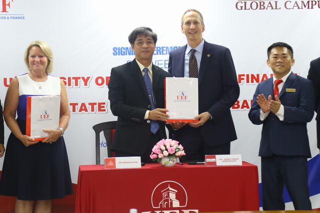 Ký kết hợp tác