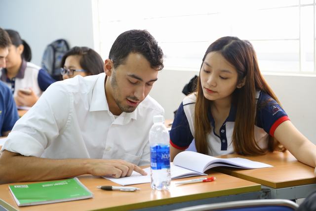 Sinh viên UEF vi vu học tập khắp các châu lục - 9