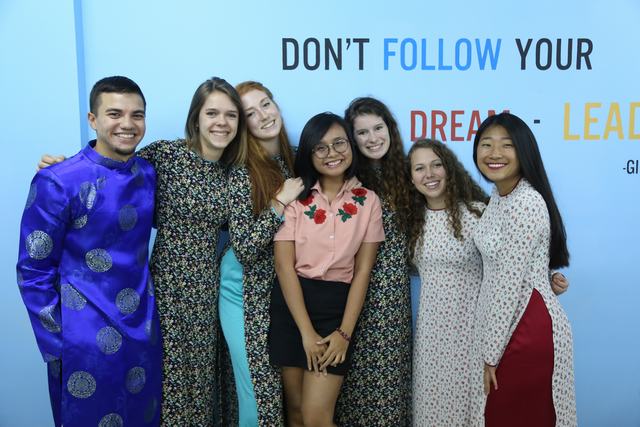 sinh viên UEF xuất ngoại 7