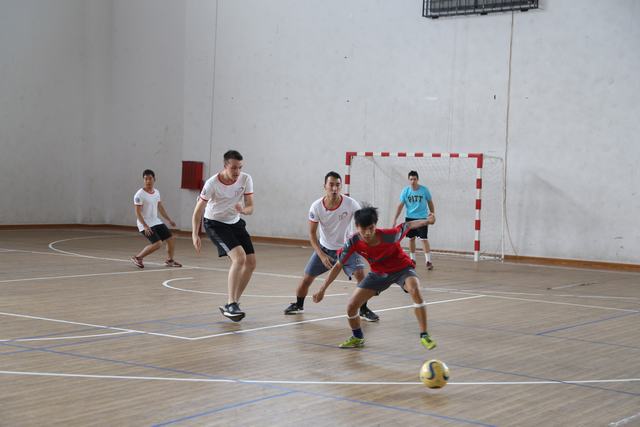 Plus 3 giao hữu thể thao