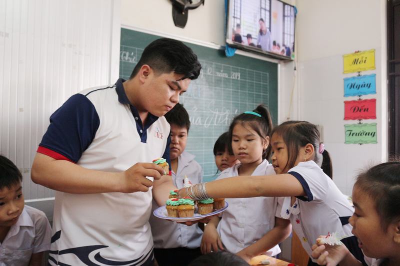 những chú nhím hạnh phúc uef 5