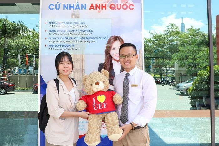 tân sinh viên Leeds Trinity