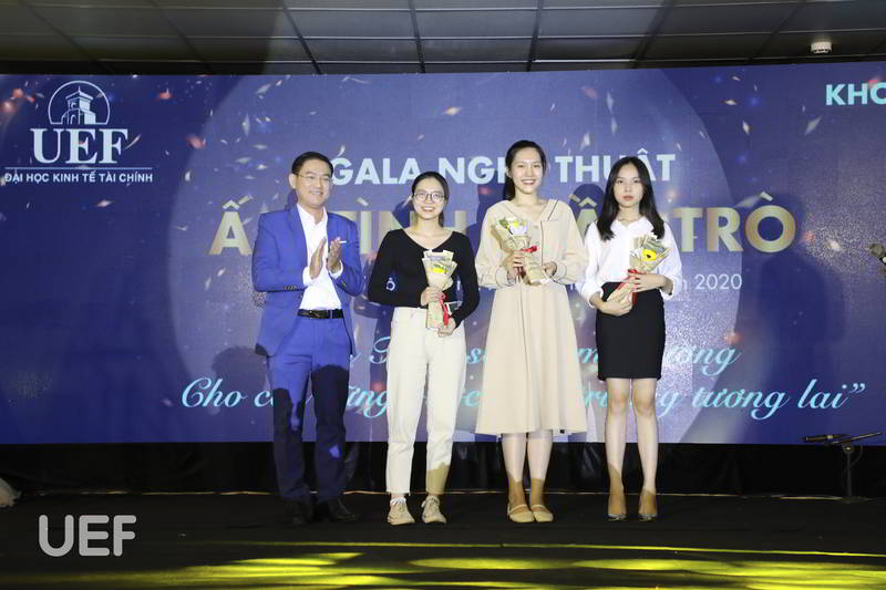 ấm tình thầy trò