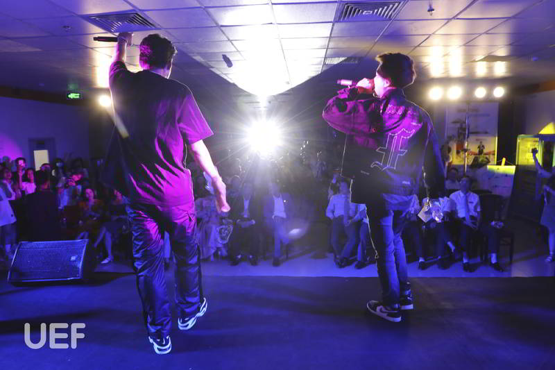 Ấm tình thầy trò