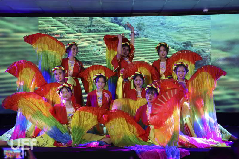 ấm tình thầy trò