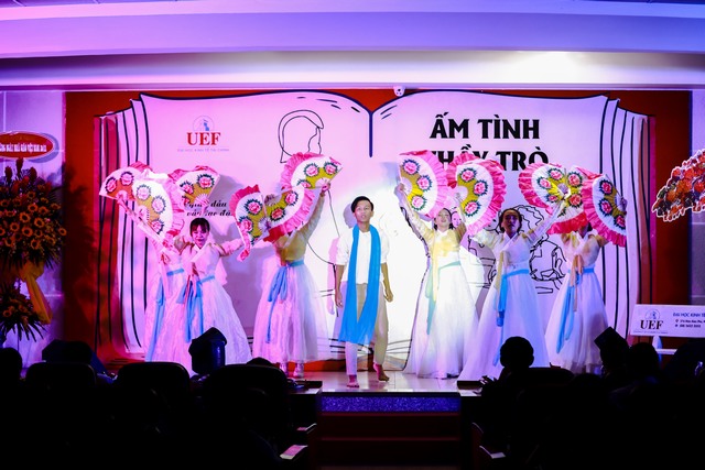 Đêm văn nghệ Ấm tình thầy trò