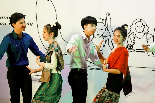 Đêm văn nghệ Ấm tình thầy trò