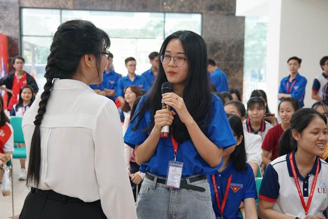 Văn nghệ chào mừng ngày 20/10