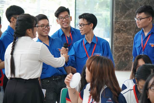 Văn nghệ chào mừng ngày 20/10