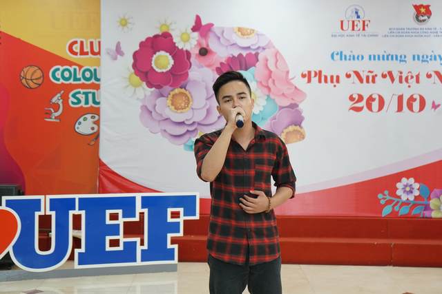 Văn nghệ chào mừng ngày 20/10
