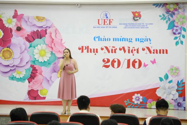 Văn nghệ chào mừng ngày 20/10